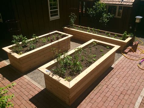 set  raised garden bed