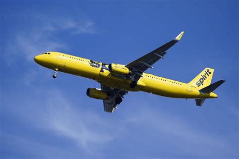 spirit air  canceled flights cost  hurt bookings