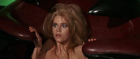 jane fonda nuda ~30 anni in barbarella