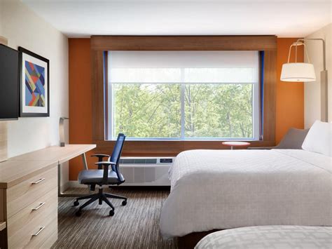 holiday inn express suites rockford loves park guest room suite options