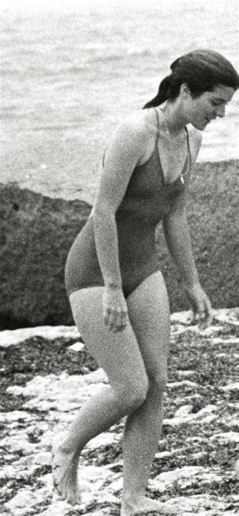 jackie kennedy nudes 1976 21 pics