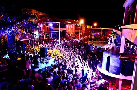 mykonos nightlife bars clubs discos cavo paradiso