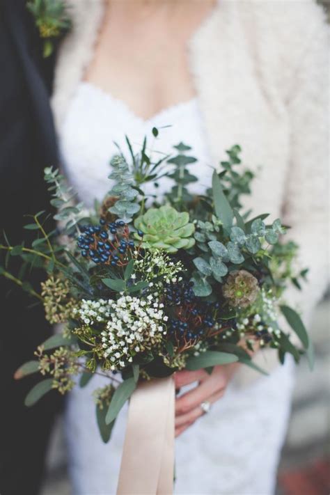 22 smoking hot winter wedding bouquets you can t resist