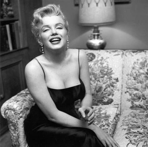 pictures of marilyn monroe hosts a press party held at her home in los