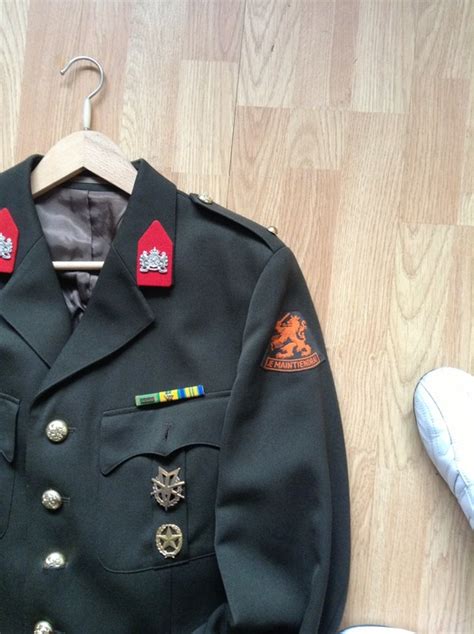 nederlandse leger twee uniformen en toebehoren catawiki