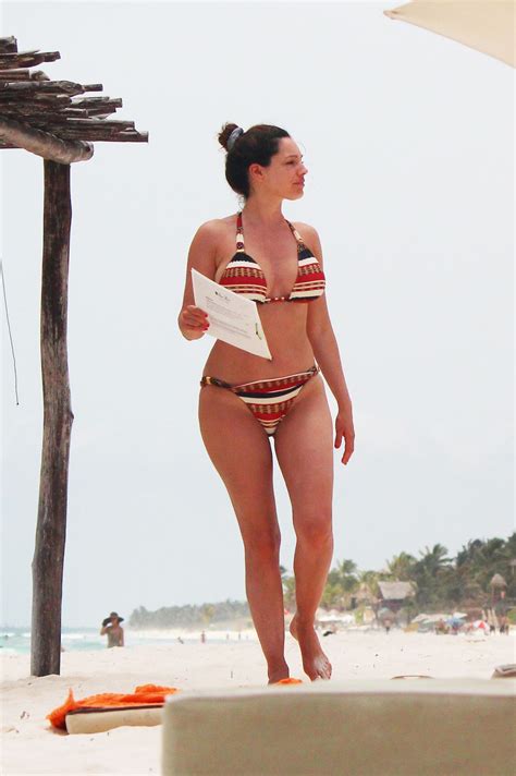 Softly Temperature Kelly Brook Shows Off “aztec Bikini