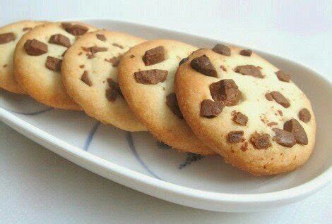 eggless chocolate chip  honey cookies recipe  archanas kitchen