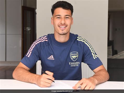 gabriel martinelli signs new long term contract with arsenal football