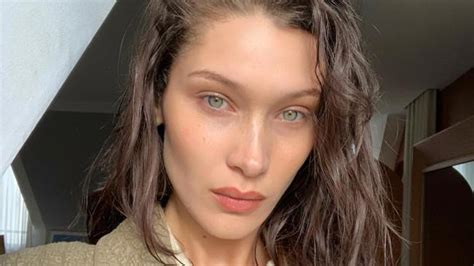 Bella Hadid S Trick For Depuffing Tired Eyes Is So Clever