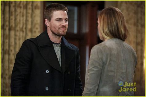 Do Katie Cassidy And Stephen Amell Get Married On Arrow S