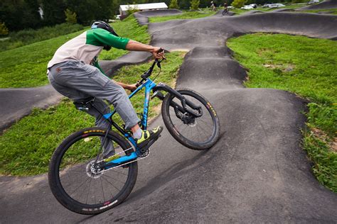 understand  buy paved pump track   disponibile
