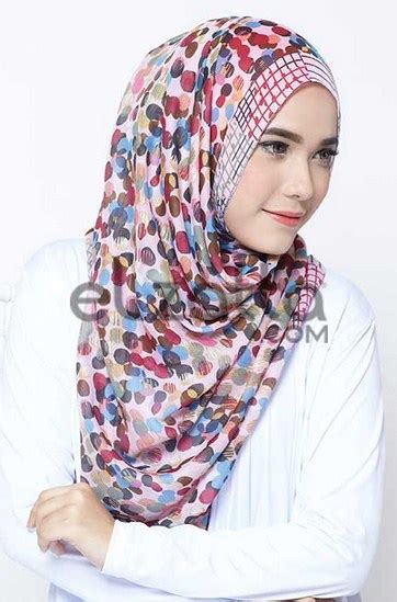 contoh model hijab modern elzatta  lebaran