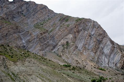 couches de roches plissees gushal inde himalaya geodiversitenet