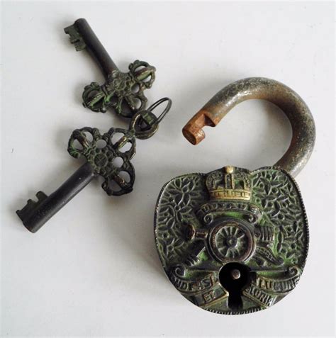 unusual  bronze padlock  cannon design interesting antique lock antique price