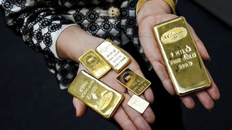 gold bars  buy  investors topsavings