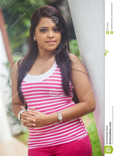 Menaka Maduwanthi New Actress Pics