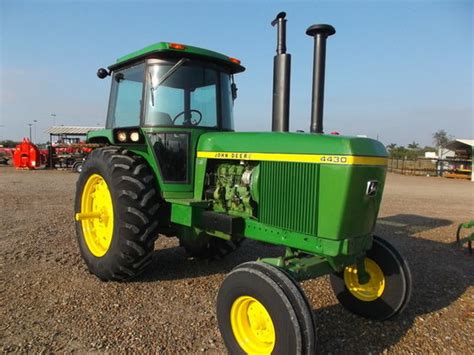 john deere  tractor