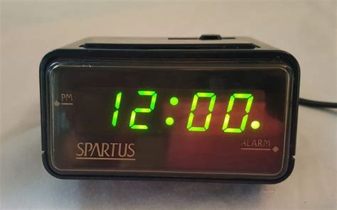 spartus digital clock  battery   model   green digital display clock digital