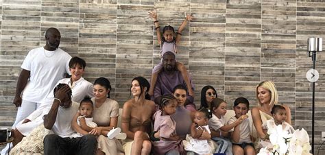Les Kardashian Presque Au Complet Dans Une Rare Photo De Famille
