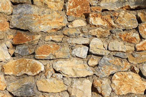 comment monter ou construire  mur en pierre