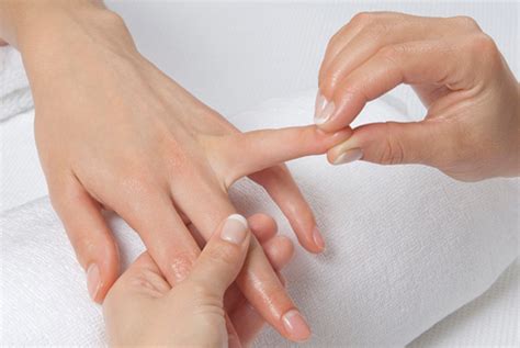 relaxing hand and arm massage in 8 steps pronails tips