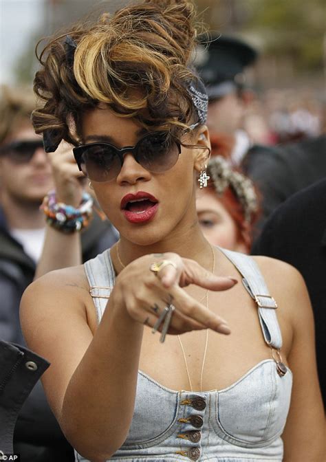 pammichele rihanna scores 11th no 1 single with we found love