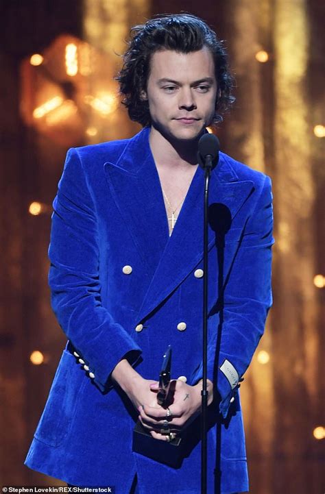 Harry Styles Gives Fan Love Advice At 4am In Twitter Direct Message