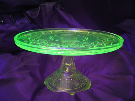 File U Glass With Black Light  Wikimedia Commons