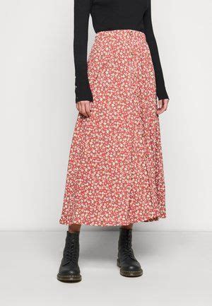 bershka mit print  lijn rok redrood zalandonl   lange jurken mode damesmode