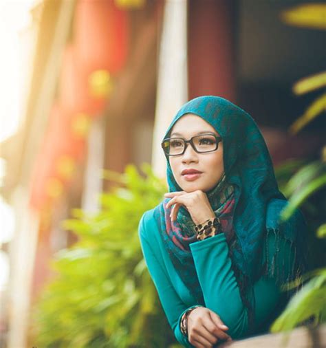 Hijab Cantik Kacamata Voal Motif