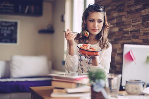 always hungry 8 reasons you can t stop eating the healthy