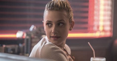 Riverdale Season 2 New Fan Theory Reckons Betty Cooper