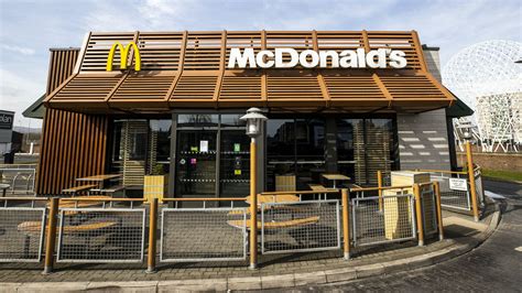 mcdonalds  open restaurants  dine  customers  wednesday