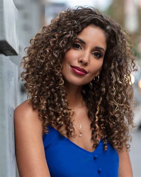 shoulder length curly hair cuts styles