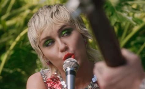 Miley Cyrus Estrena Video De Su Nuevo álbum Plastic Hearts