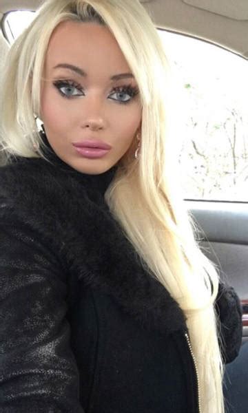 This Girl Has The Ultimate “dumb Blonde Barbie” Look But She Is