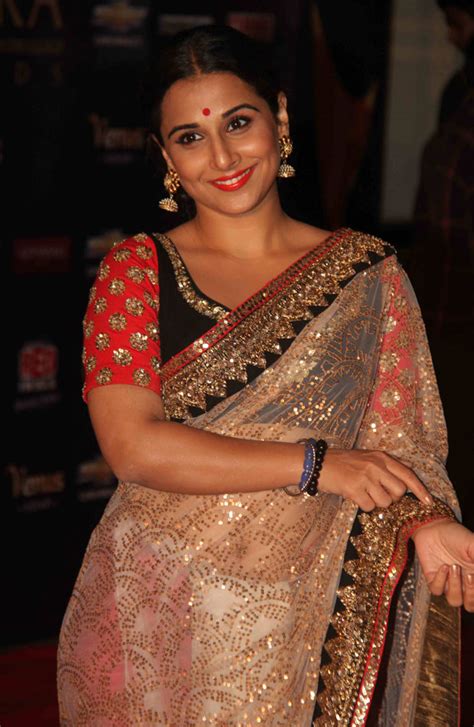 vidya balan in sabyasachi mukherjee saree at apsara awards 2012 her