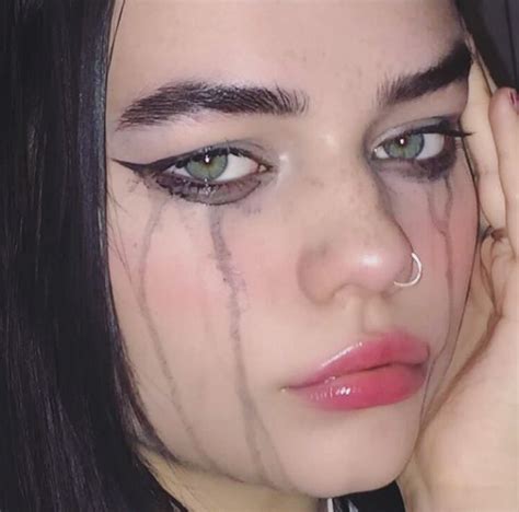 girl crying dark aesthetic