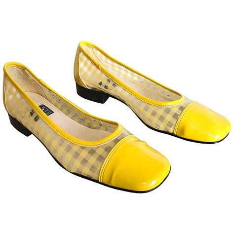 andre assous 1960s vintage style yellow and clear size 8 mod flat shoes