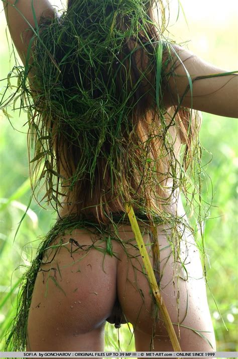 hot naked babe in swamp water busty girls db