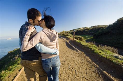 romantic love couples kissing wallpapers 4 top world pic