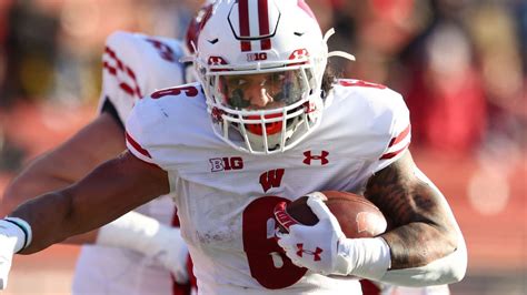 Wisconsin Rb Chez Mellusi Out Rest Of Season Because Of Leg Injury