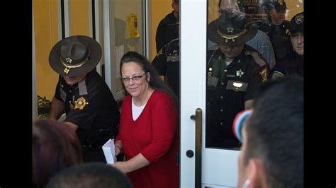 kim davis the clerk jailed over marriage licenses loses re election