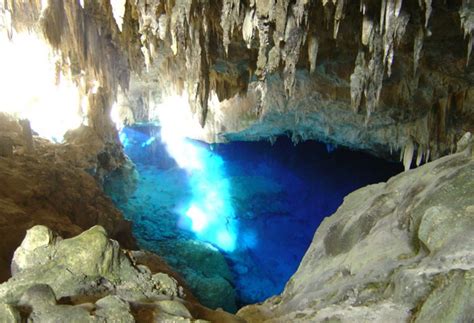marcos  celia cueva del lago azul brasil