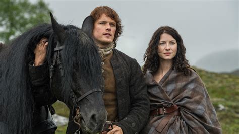 outlander lallybroch jamie comes home as claire meets jenny and ian
