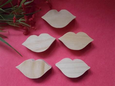 pieces  wood shaped  lips   pink surface