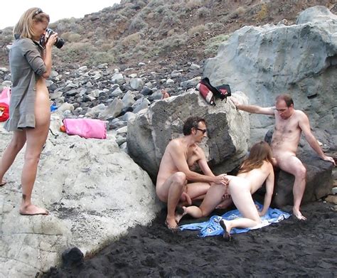 Voyeurs_watching_nude_couples_sex_on_the_beach_065  In