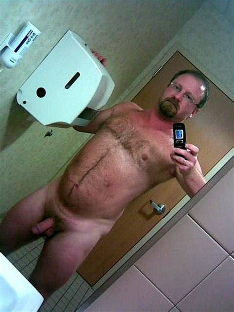 horny bear takes a nude selfie shaftly