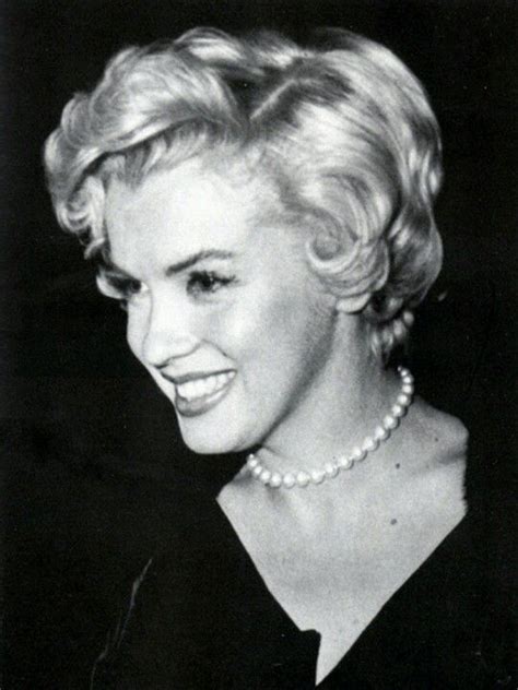 8 Ways To Wear Pearls Like Marilyn Monroe Pearlsonly