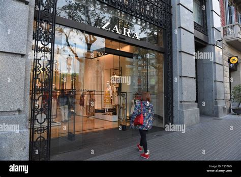 zara store barcelona high resolution stock photography  images alamy